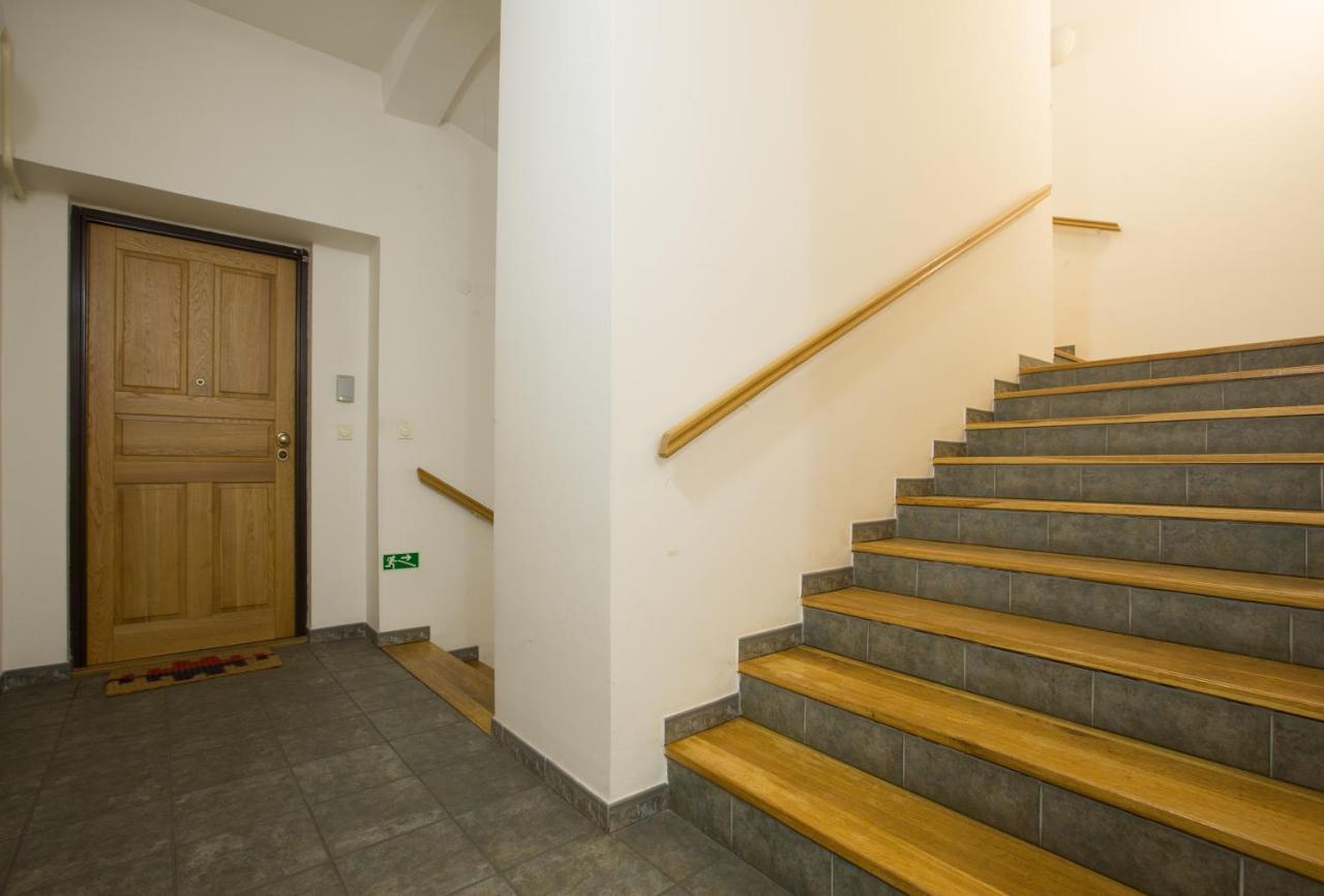 Elegant Apartment With Free Garage In The Center Of Prague Apartment